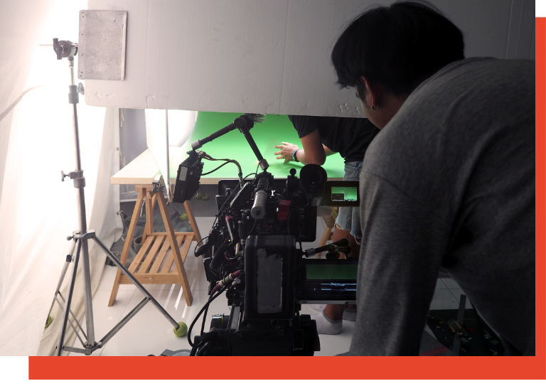 camera man of video production company